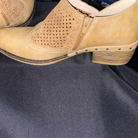 BOUTIQUE BY CORKYS WO SIZE 10 ANKLE BOOTS INSIDE ZIPPER GOOD CLEAN CONDIRION - Picture 6 of 10